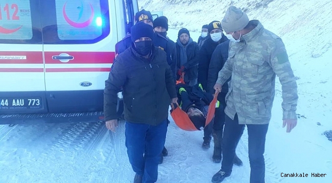 Karda kayan araç uçuruma yuvarlandı: 2 yaralı