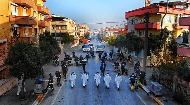 Karesi'nin pandemı savaşçıları sokakları temizledi
