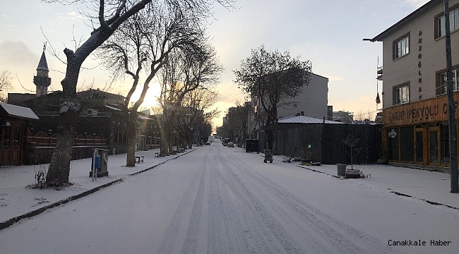Kars'ta beyaza bürünen sokaklarda Covid-19 sessizliği