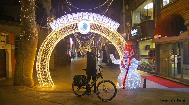 Kartal&#039;da cadde ve meydanlar yeni yıl için süslendi
