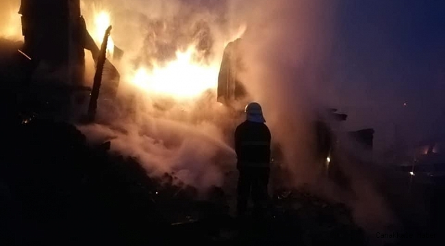 Kastamonu'da çıkan yangında iki katlı ev kullanılamaz hale geldi