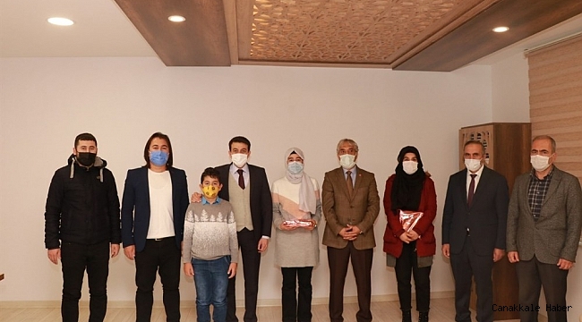 Kaymakam Dağ dereceye giren öğrencileri ödüllendirdi