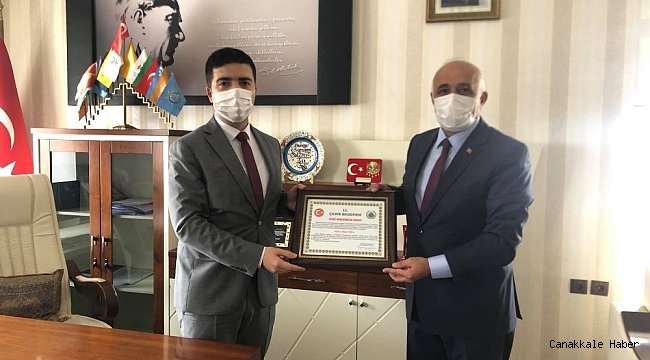 Kaymakam Taş&#039;a fahri hemşehrilik beratı