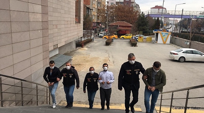 Kendi araçlarına takmak için başka arabanın kapısını ve farını çaldılar