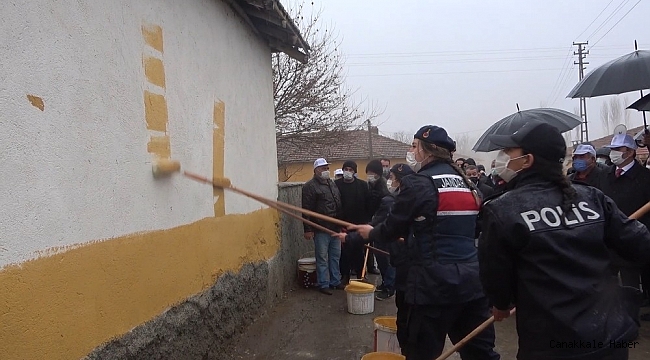 Kırıkkale&#039;de &quot;En Güzel Köy Benim Köyüm&quot; projesi: Jandarma ve polis ev boyadı