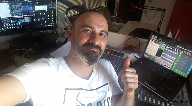 Kırşehir&#039;li radyo spikeri, bozlak türküleri ile sanatçılardan canlı performans alıyor