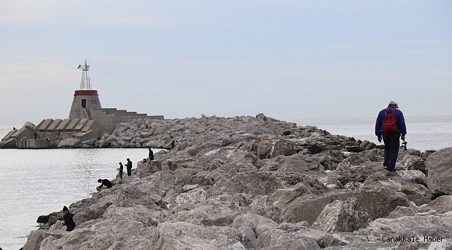 Kısıtlama sonrası amatör balıkçılar sahile akın etti