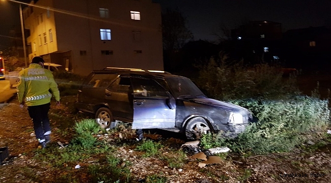 Kısıtlamada kovalamaca sonucu kaza yaptı, aracı bırakıp kaçtı