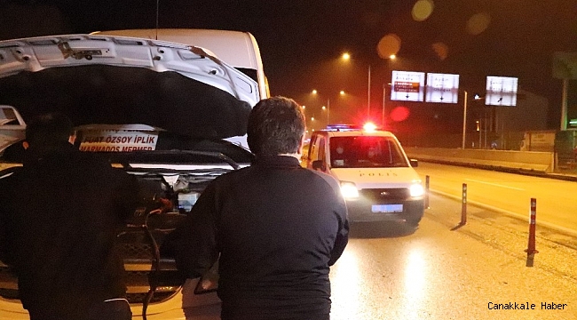 Kısıtlamada yolda kalan şoförün imdadına polis ekipleri yetişti