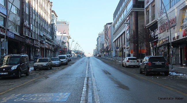Kısıtlamanın son gününde Erzurum caddeleri boş kaldı