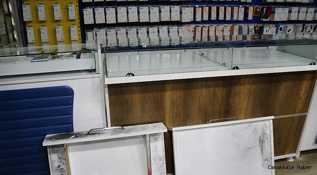 Kısıtlamayı fırsat bildiler, demirci ve telefon dükkanını soydular