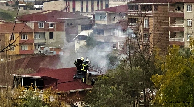 Kocaeli&#039;de çatı katında çıkan yangın paniğe sebep oldu