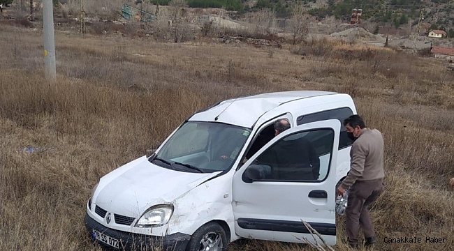 Kontrolden çıkan hafif ticari araç takla attı : 3 yaralı