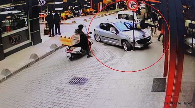 Kontrolden çıkan otomobil çarptığı yaya ile birlikte restorana böyle daldı