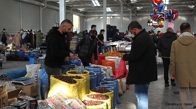 Konya&#039;da kısıtlama öncesi semt pazarlarında yoğunluk
