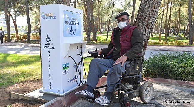 Konyaaltı&#039;nda &#039;akülü sandalye şarj istasyonu&#039; kuruldu
