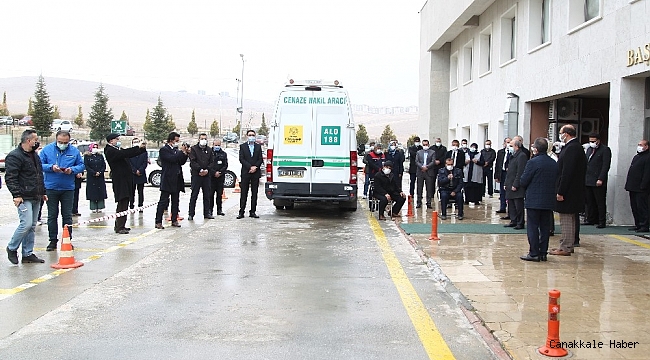 Korona virüsten hayatını kaybeden hemşire son yolculuğuna uğurlandı