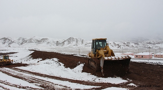 Kuraklıktan dolayı ekemedikleri 600 dönüm araziye gölet yapılıyor