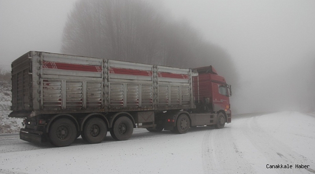 Kütahya Domaniç&#039;e mevsimin ilk karı yağdı