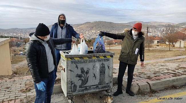 Lisans öğrencileri çöp topladı