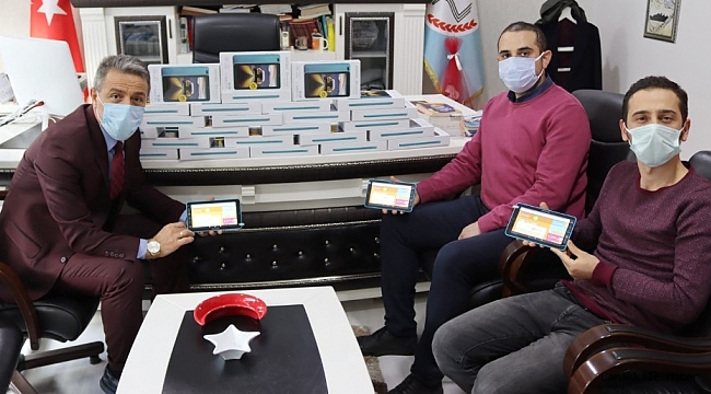 Maçka&#039;da 8. sınıflara tablet dağıtıldı