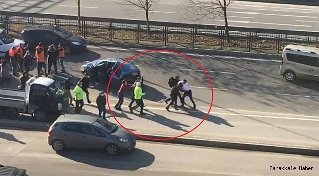 Maddi hasarlı kaza sonrası taraftar birbirine girdi: 4 yaralı