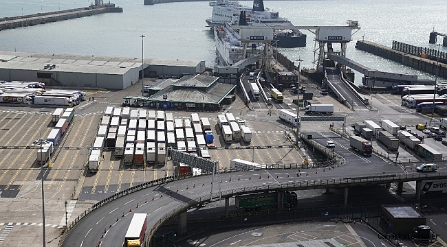 Manş Tüneli kapatıldı, tırlar İngiltere&#039;de mahsur kaldı