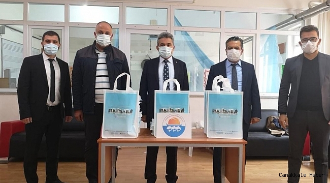 Marmara Belediyesi&#039;nden 80 öğrenciye tablet