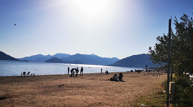 Marmarisliler güneşli havanın tadını çıkardı
