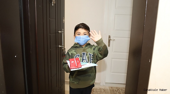 Menderes Belediyesinden öğrencilere yılbaşı hediyesi