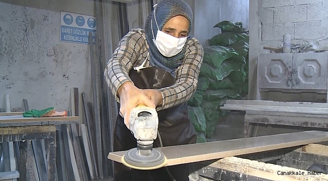 Mezar taşı yazarak başladı, mermer ustası oldu