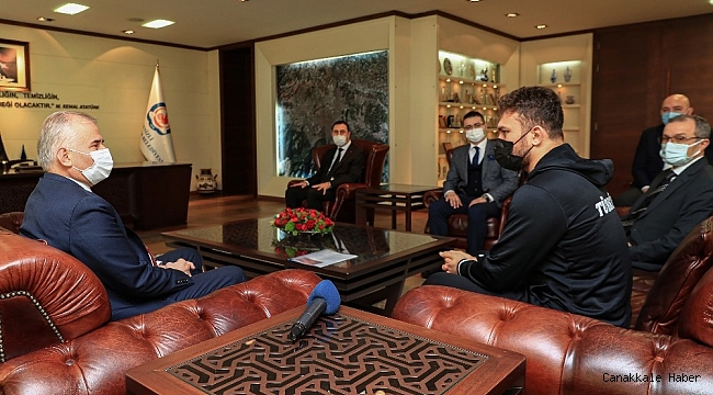 Milli Güreşçi Karadeniz&#039;den Başkan Zolan&#039;a ziyaret