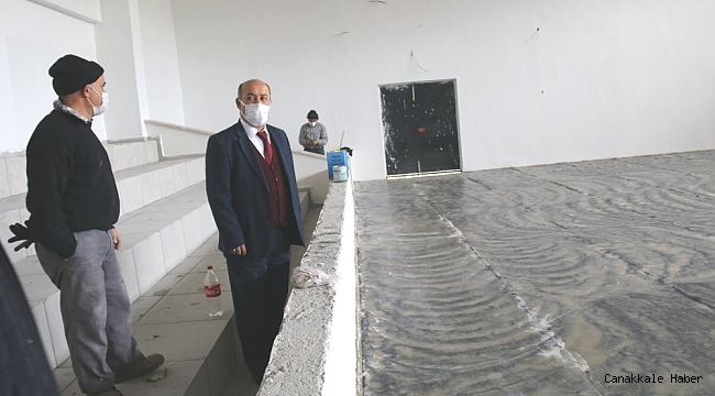 Müdür Başyiğit, Spor Salonu inşaatında incelemelerde bulundu