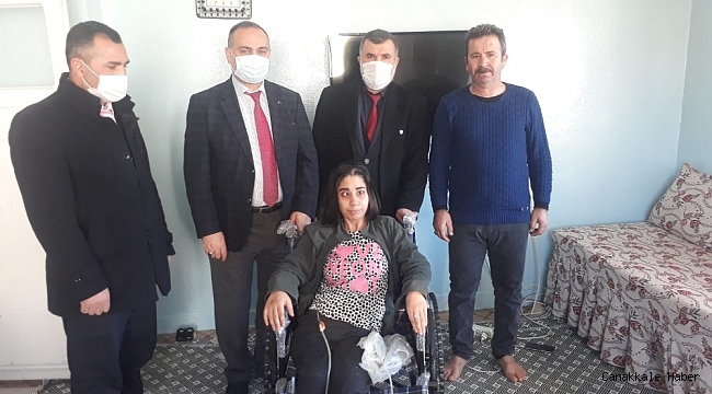 Müftülükten engelli kişiye sandalye desteği