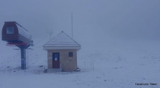 Murat Dağı Termal Kayak Merkezi&#039;ne mevsimin ilk karı düştü