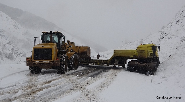 Muş&#039;ta kardan kapanan yollar ulaşıma açılıyor