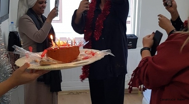 Nevşehir&#039;de yurtta karantinada olan 3 İngiliz&#039;e Noel sürprizi