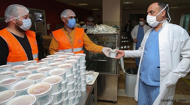 Nilüfer Belediyesi&#039;nden sağlık çalışanlarına aşure