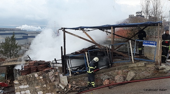 Odunlukta çıkan yangın paniğe sebep oldu