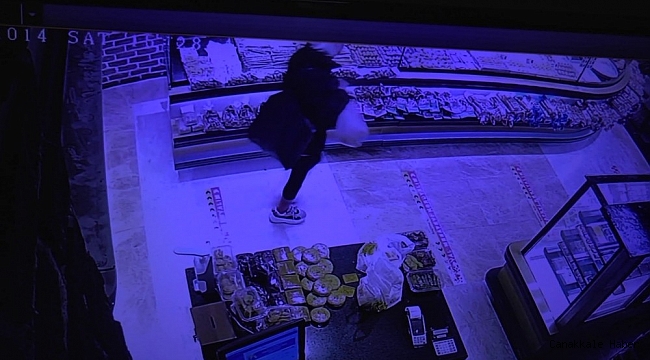 Önce ellerine dezenfektan sıktı, sonra sadaka kutusunu çaldı