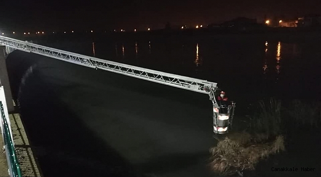 Osmancık&#039;ta nehre düşen köpek kurtarıldı