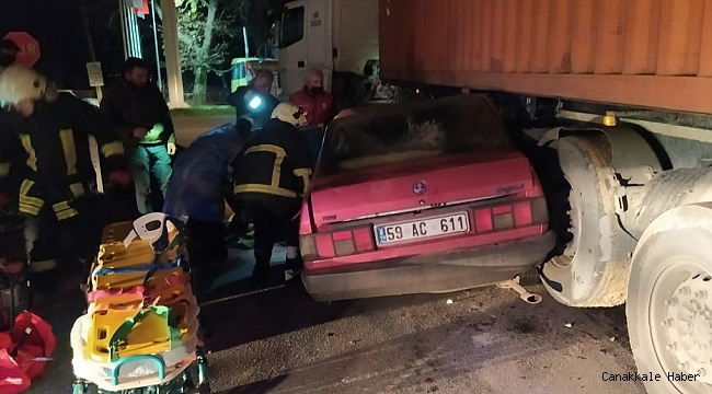 Otomobil tının altına girdi: 2 yaralı