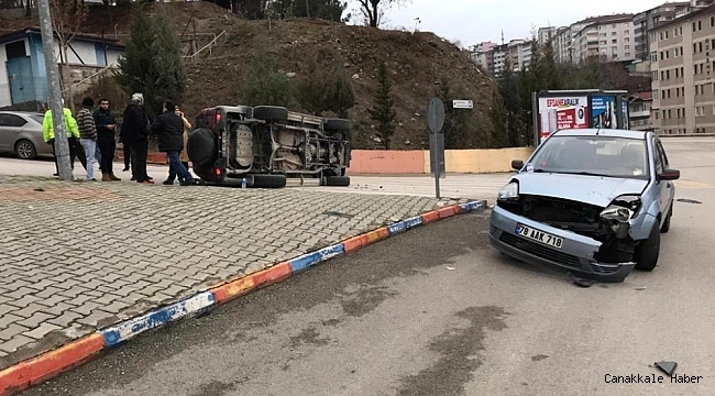 Otomobilin çarptığı cip devrildi