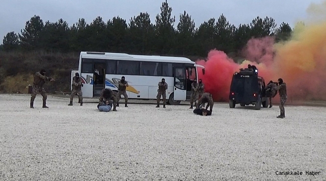 Özel harekat polislerinden kurtarma tatbikatı