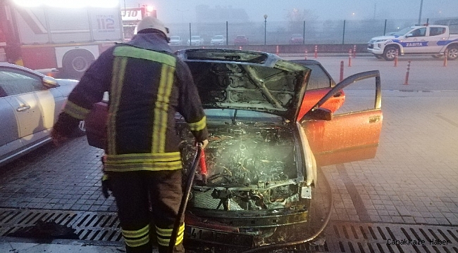 Park halindeki otomobil alevlere teslim oldu