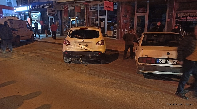 Park halindeki otomobile çarpan motosiklet sürücüsü yaralandı