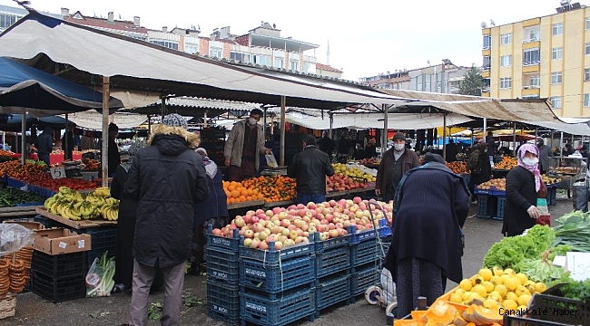 Pazaryerinde ürünler tezgahta kalıyor