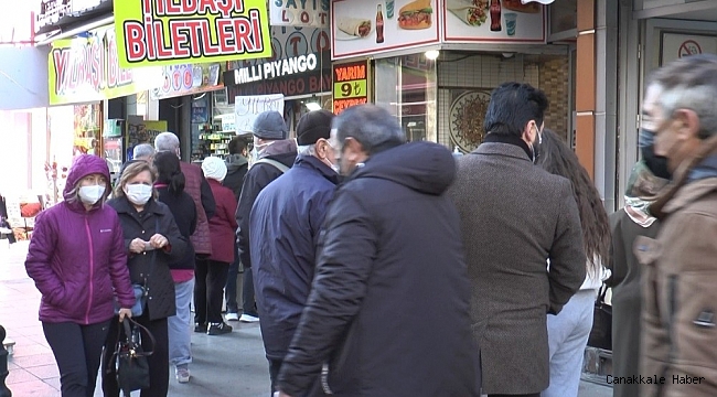 Piyango kuyruğunda sağlıkları ile kumar oynadılar