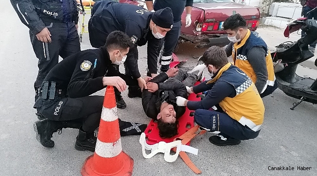 Polis ekipleri, yaralı motosiklet sürücüsünün başından bir saniye ayrılmadı