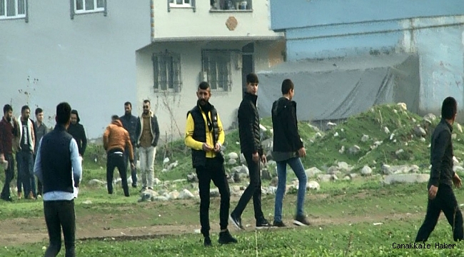 Polisin sirenini duyup çil yavrusu gibi dağıldılar